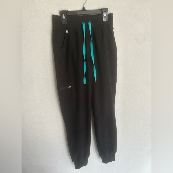 Figs two piece set - Picture 3 of 8